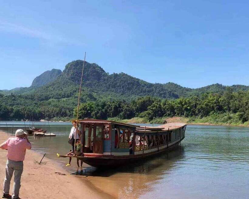 From Chiang Rai: 2-Day Slow Boat Ride to Luang Prabang - Crossing the Border: Chiang Khong to Huay Xai (And the Laos Visa Step)