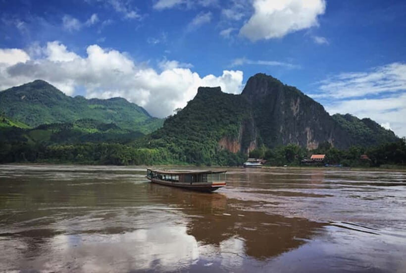 From Huay Xai: Luang Prabang by Slow Boat 2 Days - Day 1, Huay Xai to Pakbeng: boarding, cruising, and an early sunset