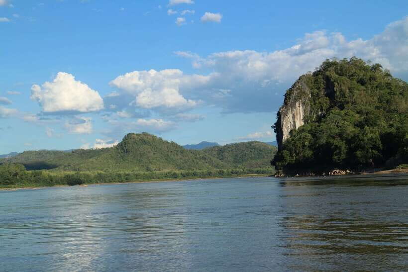 Half Day Mekong Cruise to Pak Ou Caves (Morning / Afternoon) - Getting on the Mekong: the boarding reality in Luang Prabang