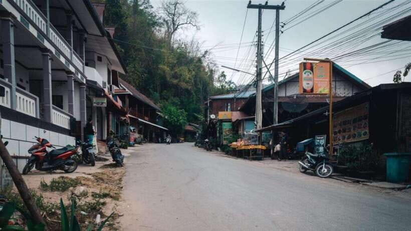 Luang Prabang: 2D Transfer to Huay Xai by Slow Boat - Your Tickets, Your Luggage, Your Reality on the River