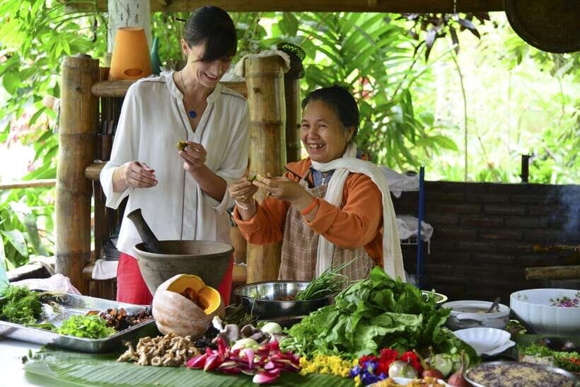 Luang Prabang: Cooking Class at the Former Royal Palace - The former royal palace start: what happens before the kitchen work