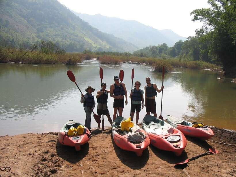 Luang Prabang: Kayak Tour to Pak Ou Caves - Ban Na Uan Hmong Village: Embroidery Crafts and Meet-the-Local Moments
