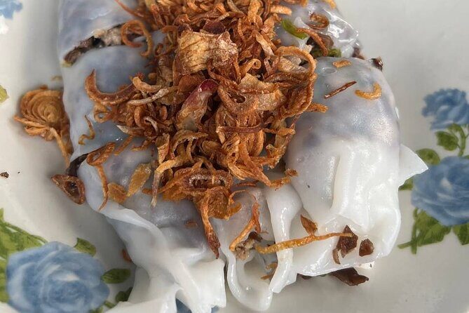 Luang Prabang Local Market and Morning Food Tour with Drinks - Getting from your hotel to Phosi Market by tuk-tuk