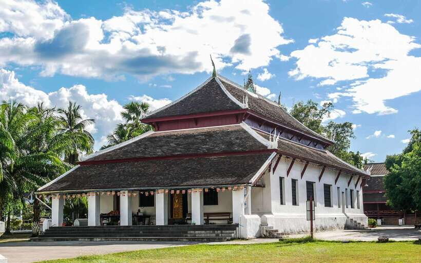 Luang Prabang Private Full-Day Tour and Lunch - Wat Visoun Stupa and Wat Aham Shrine: Monument vs. Focus