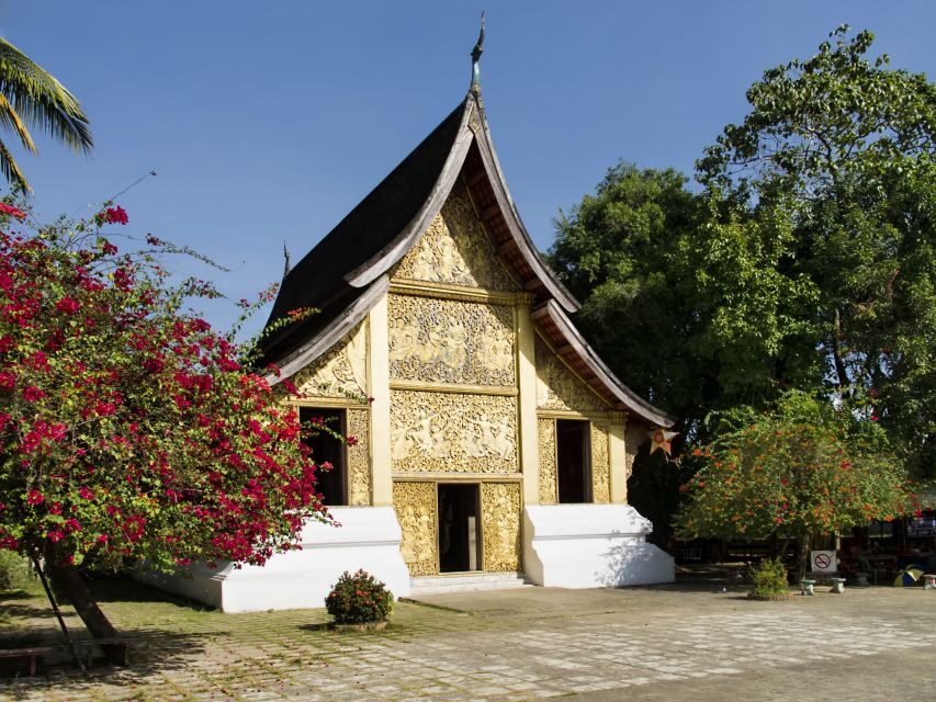 Luang Prabang: Private Must-See Sights and Mount Phousi Tour - Mount Phousi Sunset: Wat Chom Si and the Mekong Glow