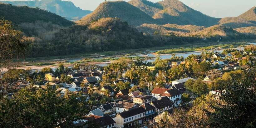 Luang Prabang: UNESCO World Heritage City Highlights Tour - Hmong Village and Cultural Stops: A Short Look That Still Deserves Respect