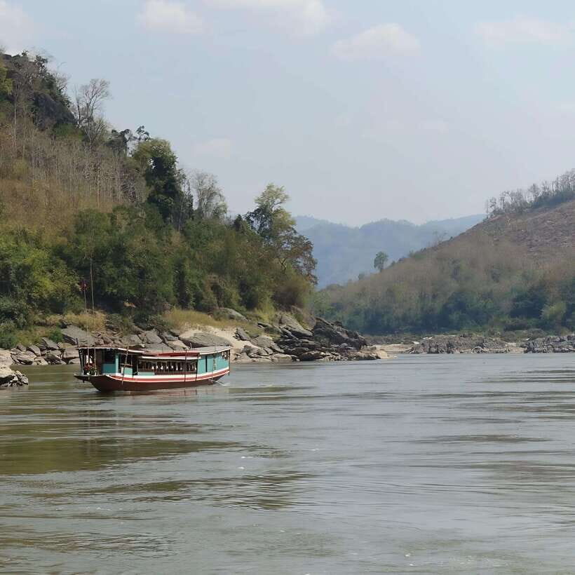 Slow Boat Chiang Rai: to Luang Prabang 2Day 1Night - Boarding the slow boat: comfort on paper vs. space on the day