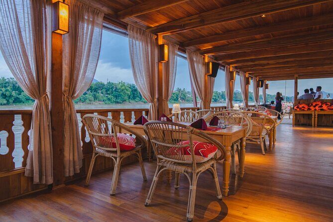Sunset Cruise in Luang Prabang with Live Performance - Getting there at Khem Khong: what to know before 4:30 pm