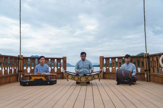 Sunset Cruise in Luang Prabang with Live Performance - Welcome drink, snacks, and how the pacing works onboard