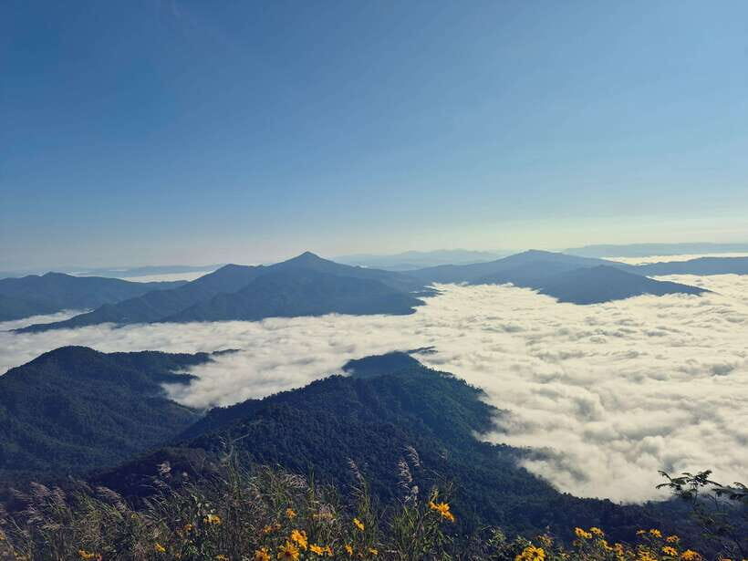 Transfer : wonder full Sunrise and landscape at Phu Chifa - Local touches: Hmong and Yao crafts and snacks nearby