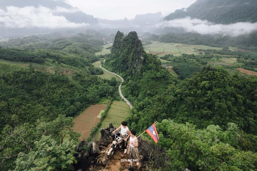 Vang Vieng: Namxay Viewpoint, Blue Lagoon 1 & Phoukham Cave - Blue Lagoon 1: turquoise water and the crowd reality