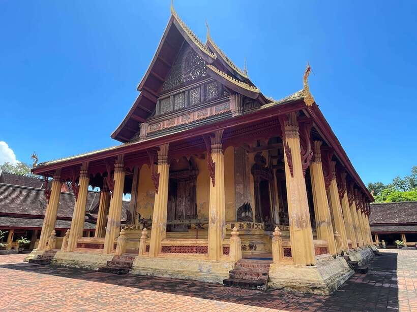 Vientiane: Cultural Tour with Buddha Park and Patuxay - How the Vientiane circuit runs (6–8 hours, Chanthabuly pickup/drop-off)