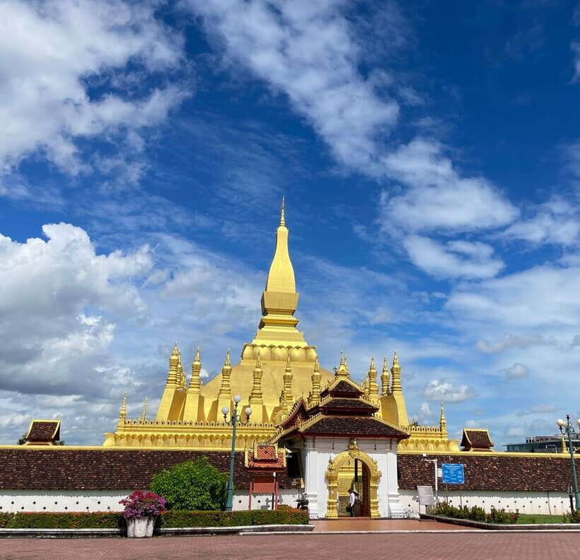 Vientiane: Cultural Tour with Buddha Park and Patuxay - The final break and photo moment: small timing, real use