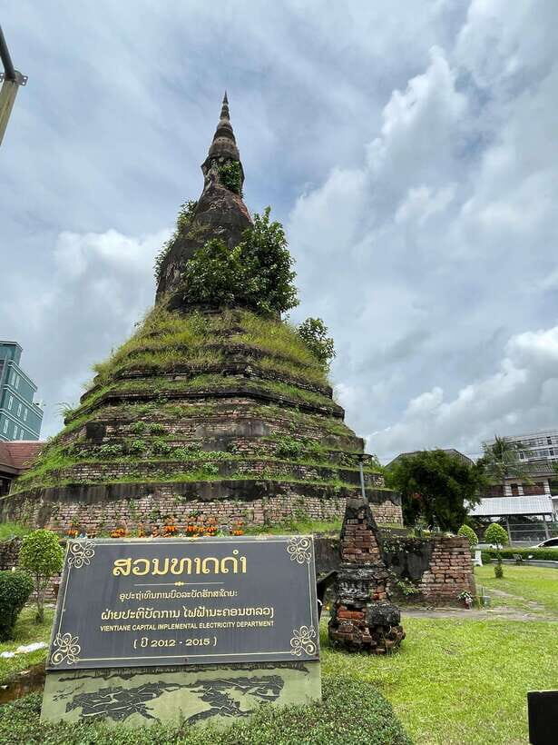 Vientiane: Half-Day City Tour with Patuxai and Buddha Park - That Luang Stupa: golden symbolism and a place people take seriously