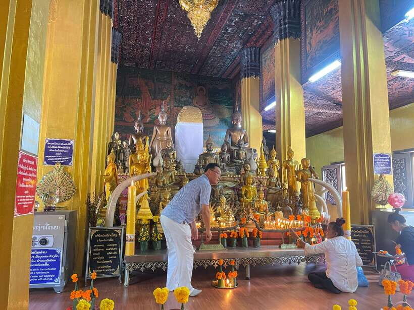 Vientiane IG tour & Patuxay monument - The Art House Café: ending with artwork you can photograph