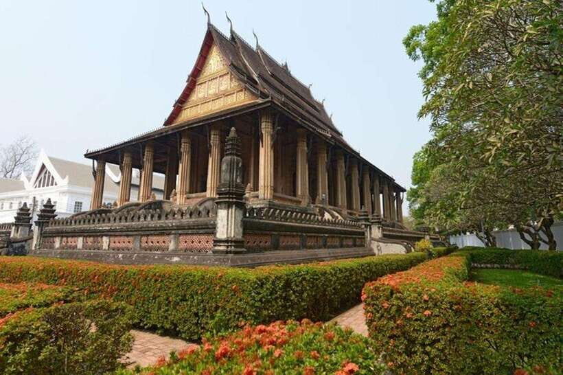 Vientiane : Private Custom Tour with a Local Guide - Patuxai: how the landmark becomes understandable (not just Instagram material)