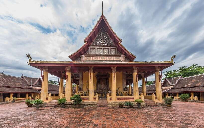 Vientiane: Private Full-Day Tour with Buddha Park and Lunch - Lao National Museum: history in a French colonial setting