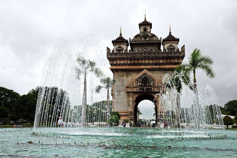Vientiane: Private Full-Day Tour with Buddha Park and Lunch - Wat Si Saket: oldest temple and thousands of Buddha statues