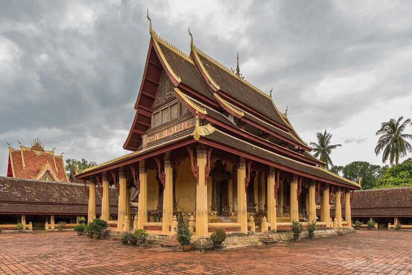Vientiane Private Full-Day Tour with Buddha Park and Lunch - Pha That Luang: the stupa that says Laos