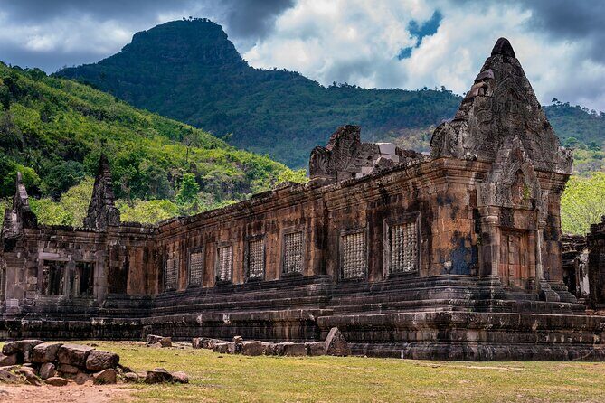 Vientiane Private Walking Tour With A Guide (Private Tour) - Patuxai and the Victory Monument theme of independence-era Laos